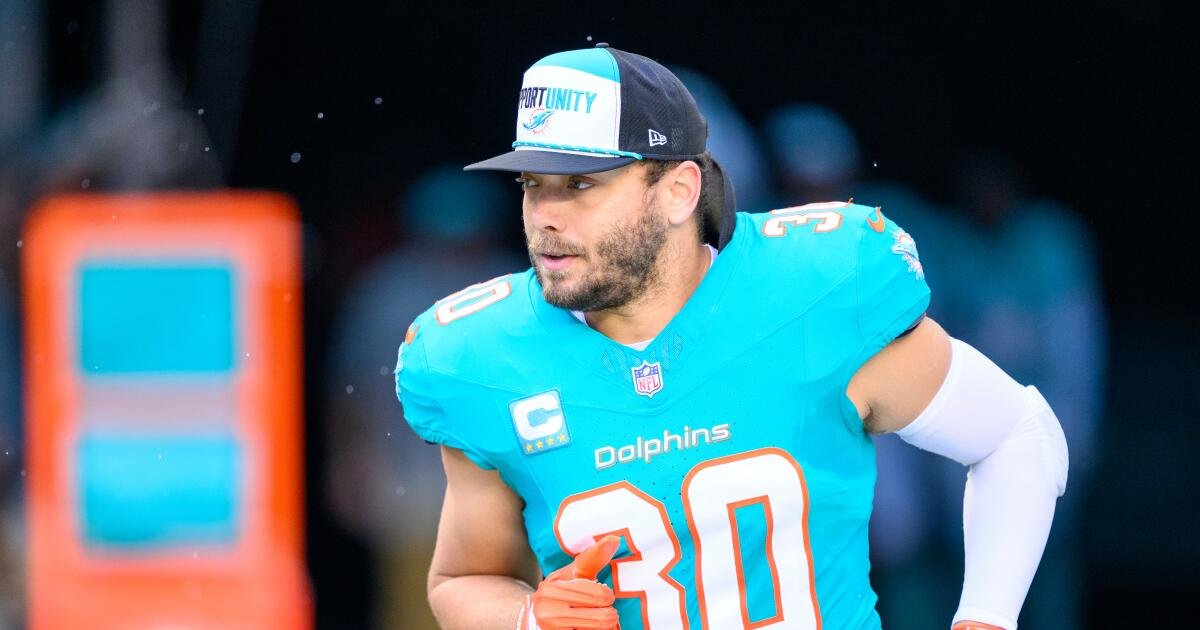 Chargers Sign Former Dolphins Fullback Alec Ingold