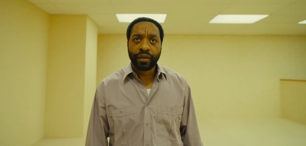 Chiwetel Ejifor and Renate Reinsve Share a Disturbing Take on "Everything Must Go" in the "Backrooms" Trailer