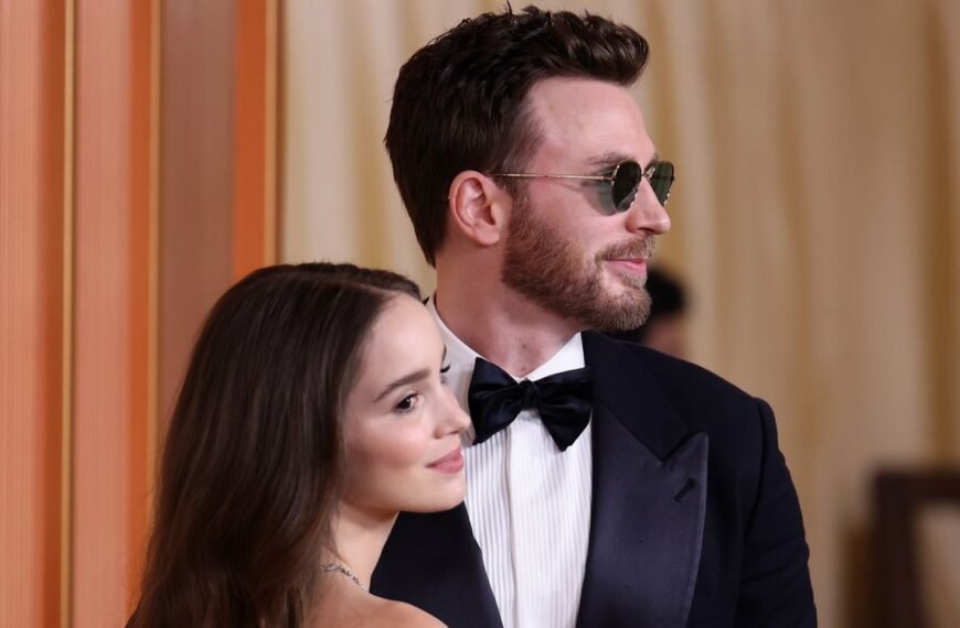 Chris Evans and Alba Baptista Share Sweet Moments at the 2026 Oscars Red Carpet