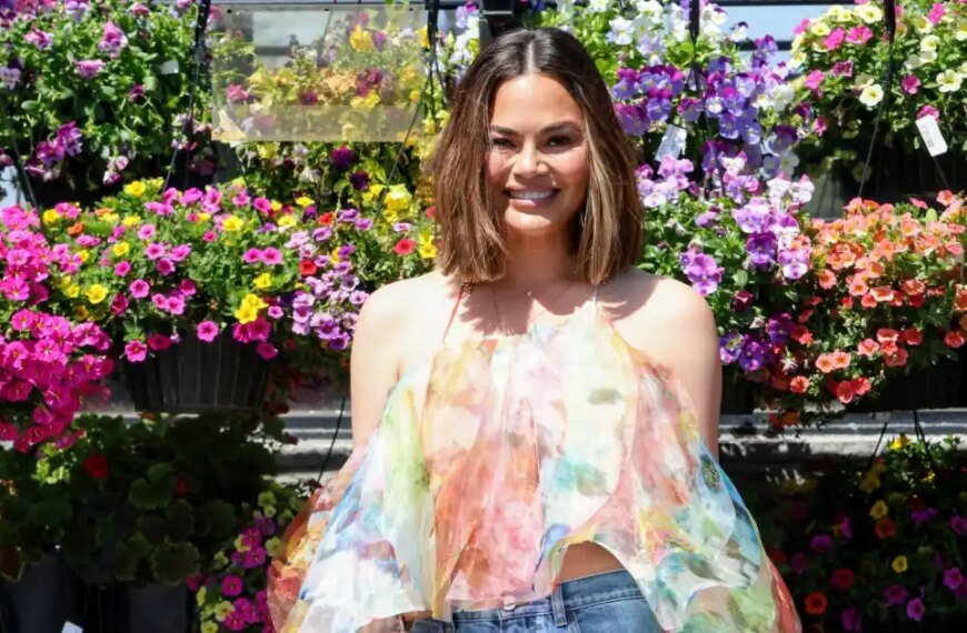 Chrissy Teigen Shows How to Style Barrel Jeans for a Breezy Spring Look with One Simple Blouse