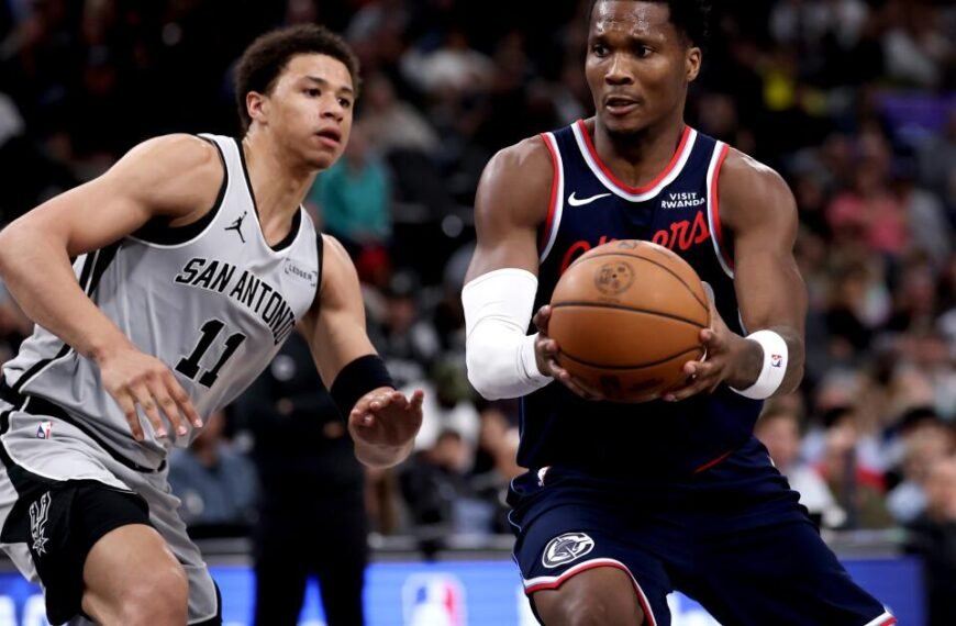 Clippers Fall to Spurs in Kawhi Leonard's Absence