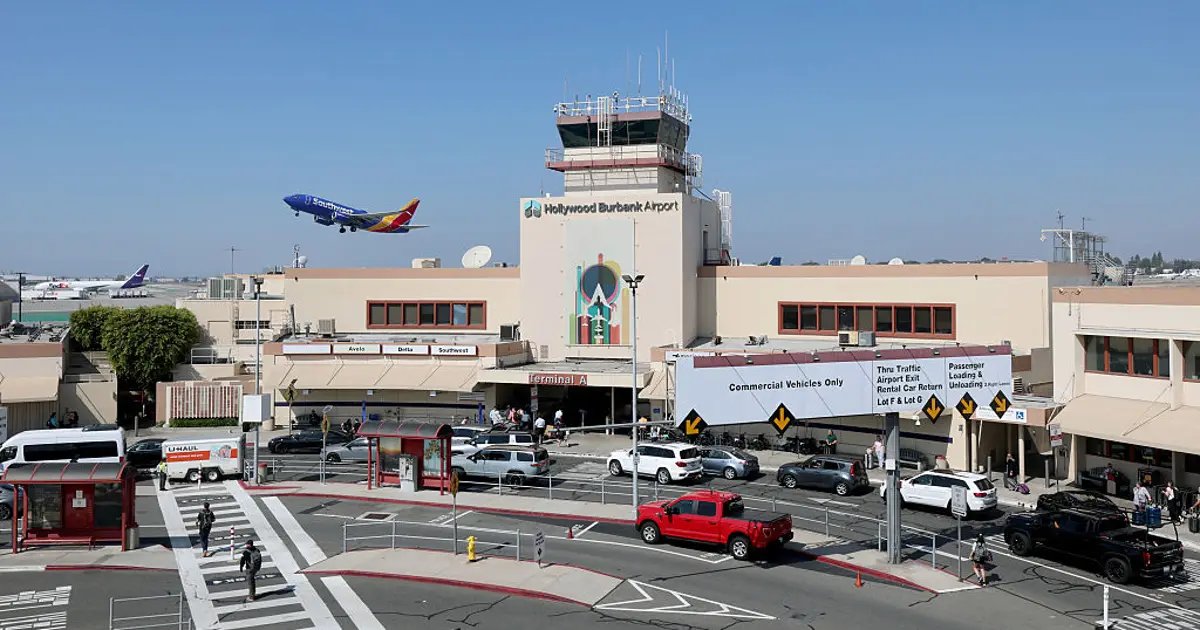 Concerns Grow as Passengers Experience Aborted Landing at Hollywood Burbank Airport