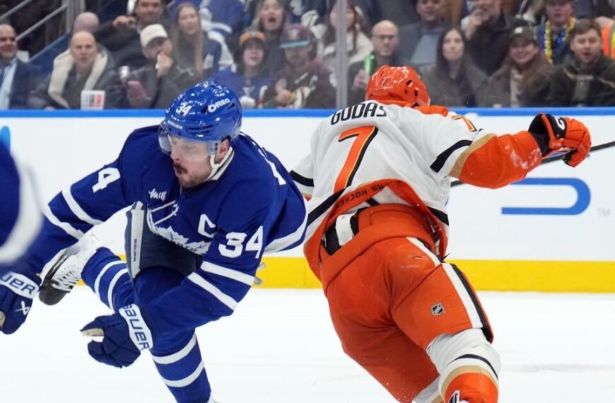 Ducks Fall to Toronto in Close Match