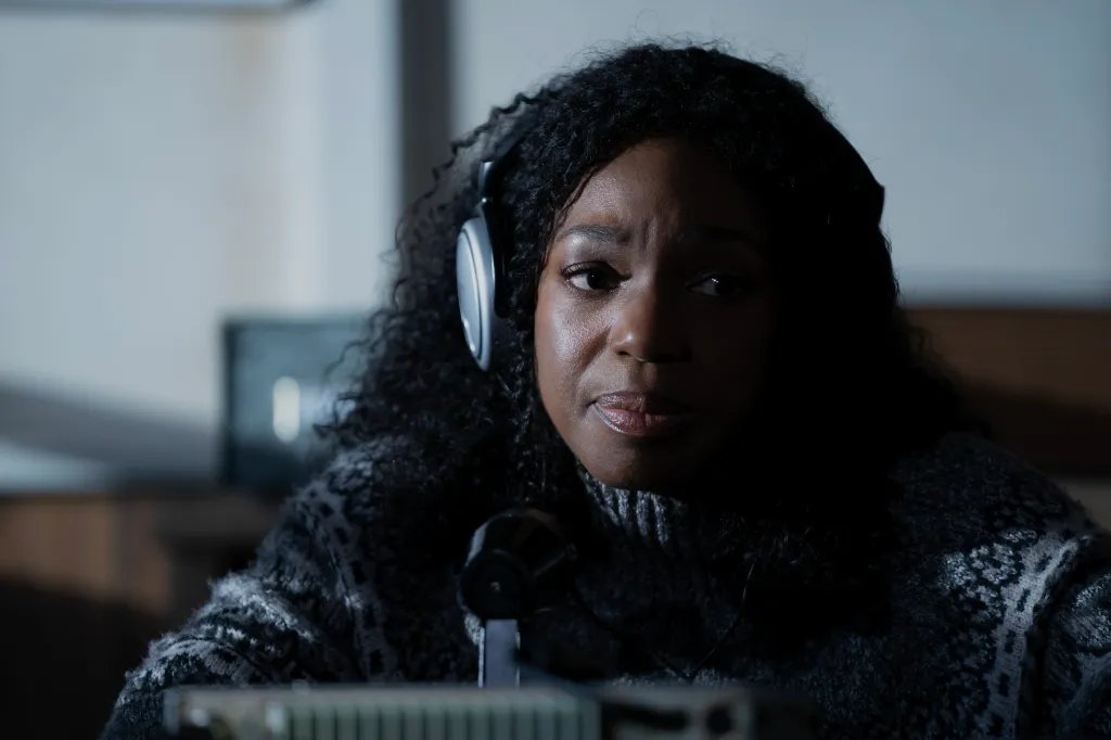 Enuka Okuma Shares Insights on Teri and Xavier's Heartfelt Reunion in 'Paradise' While Bunker Faces New Challenges