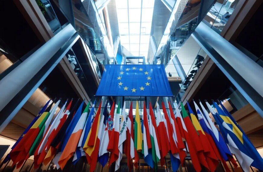 European Parliament's GenAI Resolution Gains Support from Creators, Faces Opposition from Regional Tech Groups