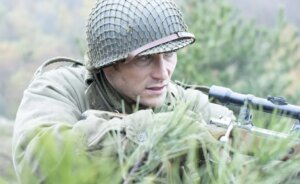 Exploring Roadside Attractions and Saban's Journey with Rod Davis Lurie's 'Lucky Strike' in North America