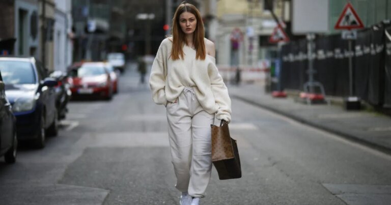 Finding the Best Comfy and Stylish Travel Pants for Petite Women Like Me at 5'3"