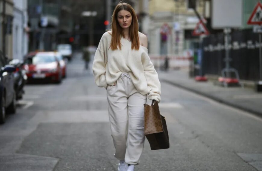 Finding the Best Comfy and Stylish Travel Pants for Petite Women Like Me at 5'3"