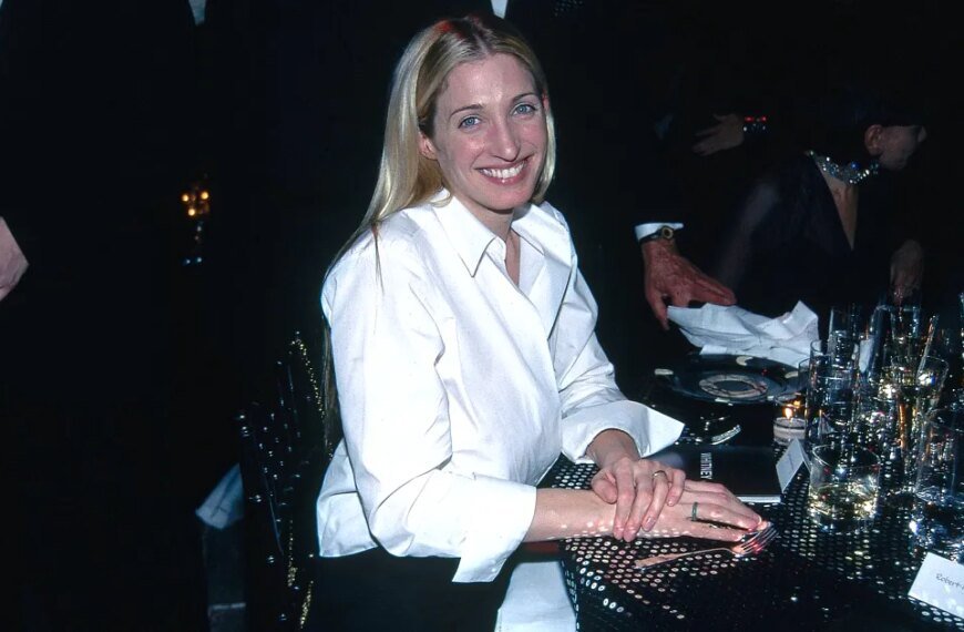 Get Carolyn Bessette Kennedy’s Clean-Girl Look with Affordable Press-On Nails for Under $20