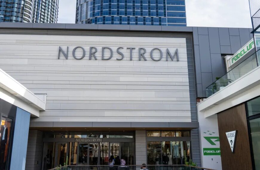Great Finds from Nordstrom’s Latest Sales: Shop Tory Burch, Levi’s, and More