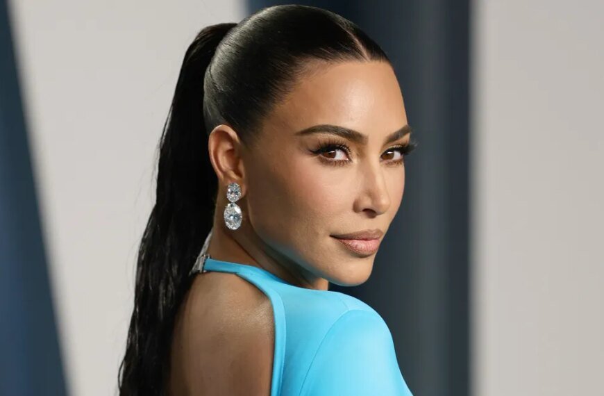 How Kim Kardashian's Hairstylist Achieved Her Stunning Oscars Party Hair with a $21 Detangling Brush