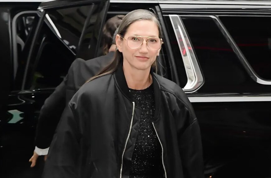 Jenna Lyons Shows Why a Relaxed Bomber Jacket Is the Perfect Layer for Spring