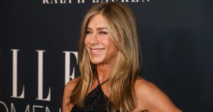 Jennifer Aniston’s ’90s Airport Mules Are Making a Comeback — Here’s How to Style Them