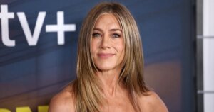 Jennifer Aniston’s ’90s Flip Flops Are Back in Style—Here’s Where to Find Them for Just $27