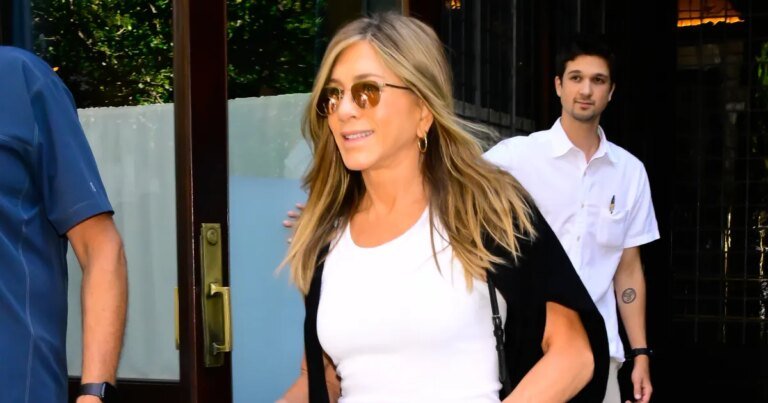 Jennifer Aniston's Butt-Lifting Jeans Are Still on Sale—Shop Before Time Runs Out!