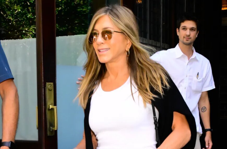 Jennifer Aniston's Butt-Lifting Jeans Are Still on Sale—Shop Before Time Runs Out!
