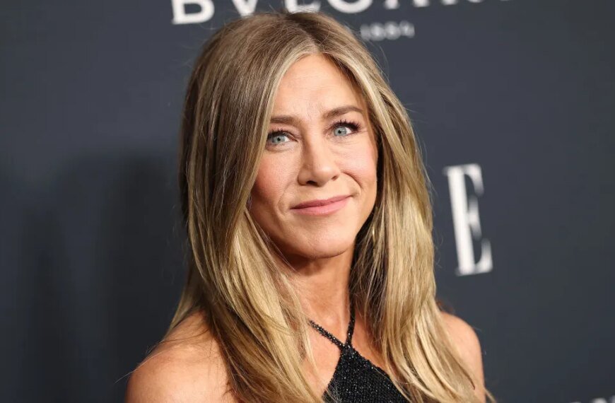 Jennifer Aniston's Favorite Jeans That Create a Longer-Looking Leg Silhouette