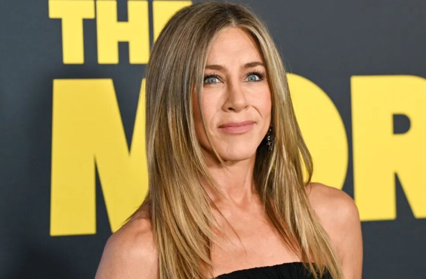 Jennifer Aniston’s Modern Coffee Machine Offers Over 100,000 Drink Options You Can Find on Amazon