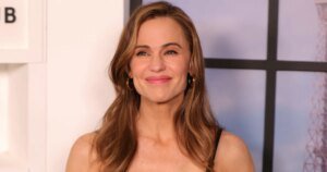 Jennifer Garner Shows How to Rock Casual Spring Style with Adorable Green Cargo Pants