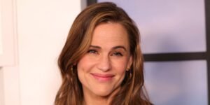 Jennifer Garner Shows Off a New Hairstyle in a Casual, Chic Tank Top