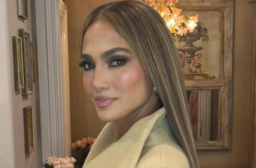 Jennifer Lopez thinks this mascara is a must-have in her beauty routine — and it's currently 15% off