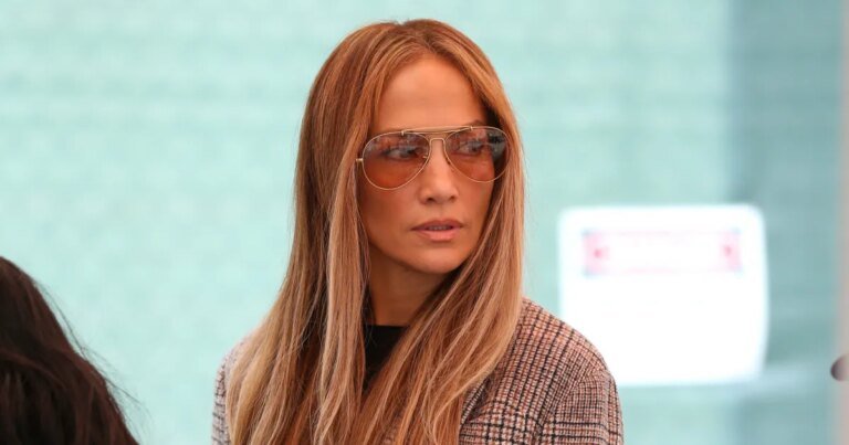 Jennifer Lopez’s Cozy Airport Look You Can Easily Recreate – No Jeans Required