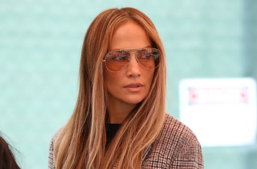 Jennifer Lopez’s Cozy Airport Look You Can Easily Recreate – No Jeans Required