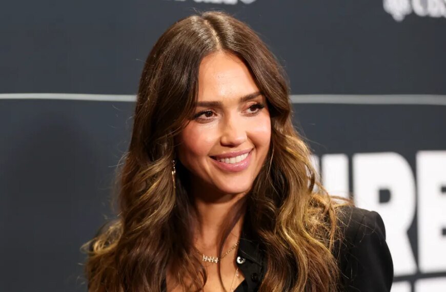 Jessica Alba Joins the Animal-Print Trend—And It's Not Just Leopard