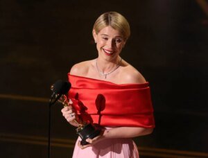 Jessie Buckley Shares Her Hamnet Win on UK Mother’s Day at the Oscars