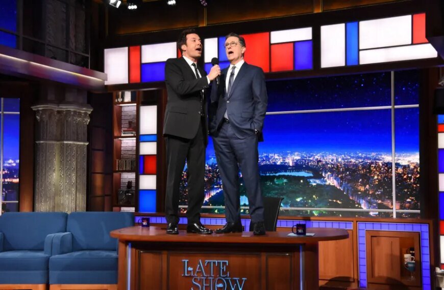 Jimmy Fallon Sings a Special Version of "My Way" for Stephen Colbert