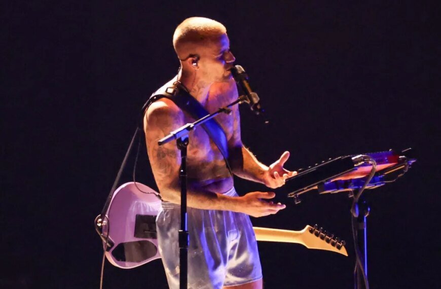 Justin Bieber Invites Fans Behind the Scenes of His Surprise Pre-Coachella Performance