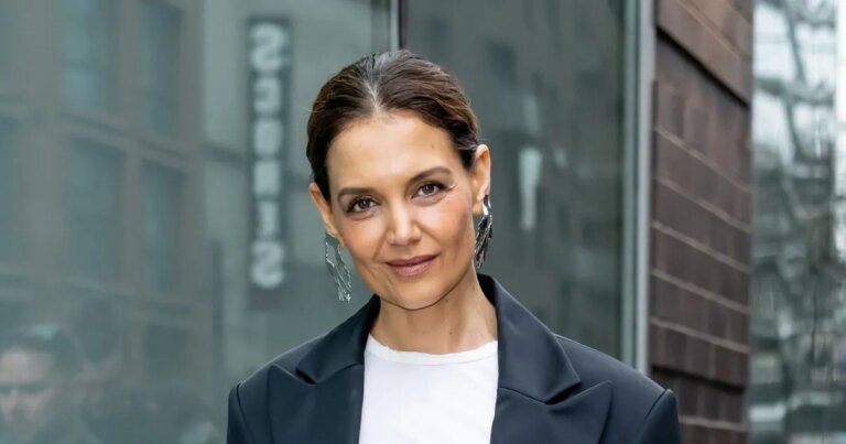 Katie Holmes Chooses Cozy Mary Jane Flats That Shoppers Can't Get Enough Of for All-Day Comfort