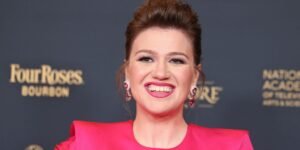 Kelly Clarkson's Unique Airport Look Features a Sparkly Jumpsuit Inspired by David Bowie