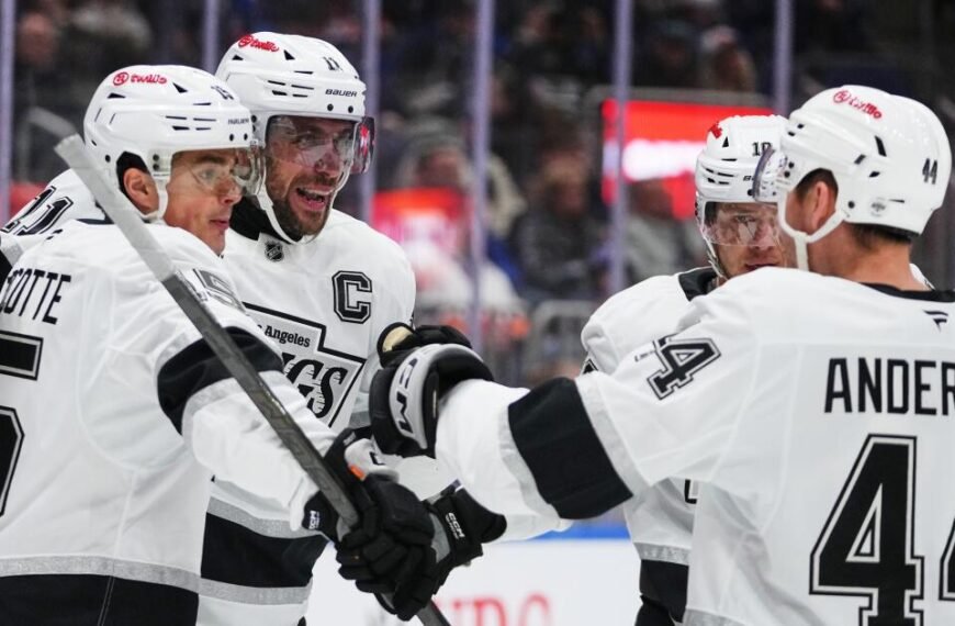 Kings Top Islanders to Secure Final Wild-Card Spot