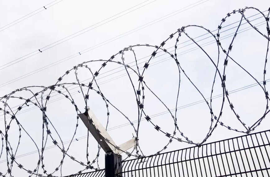 LA County Supports Bill Allowing Youth in Jail to Embrace Visitors