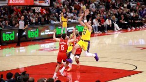 Lakers Celebrate Sixth Consecutive Win with 100-92 Victory Over Rockets Led by Doncic