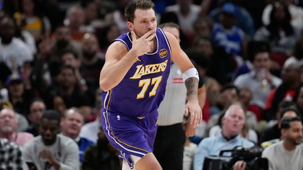 Lakers Extend Winning Streak to 7 with 124-116 Victory Over Rockets as Doncic Scores 40 and James Contributes 30