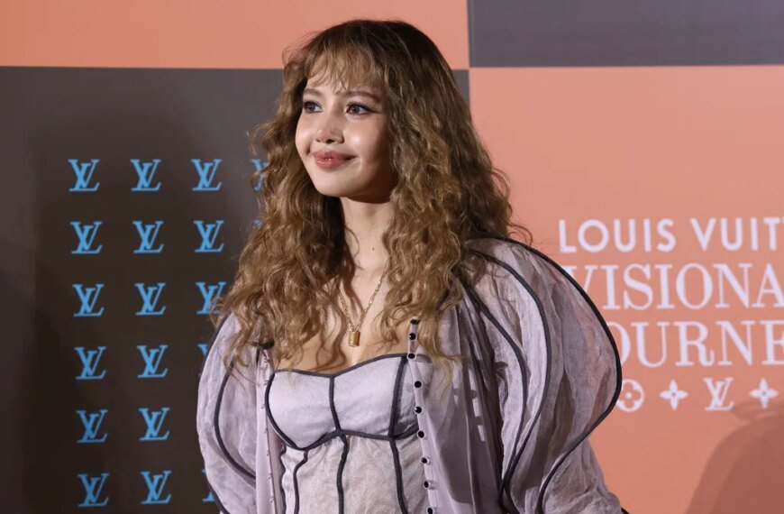 Lisa from BLACKPINK Enjoys Sweet Moments with a Viral Monkey in Japan