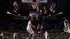 Luka Doncic Posts 27 Points as Lakers Come Back to Beat Pelicans 110-101