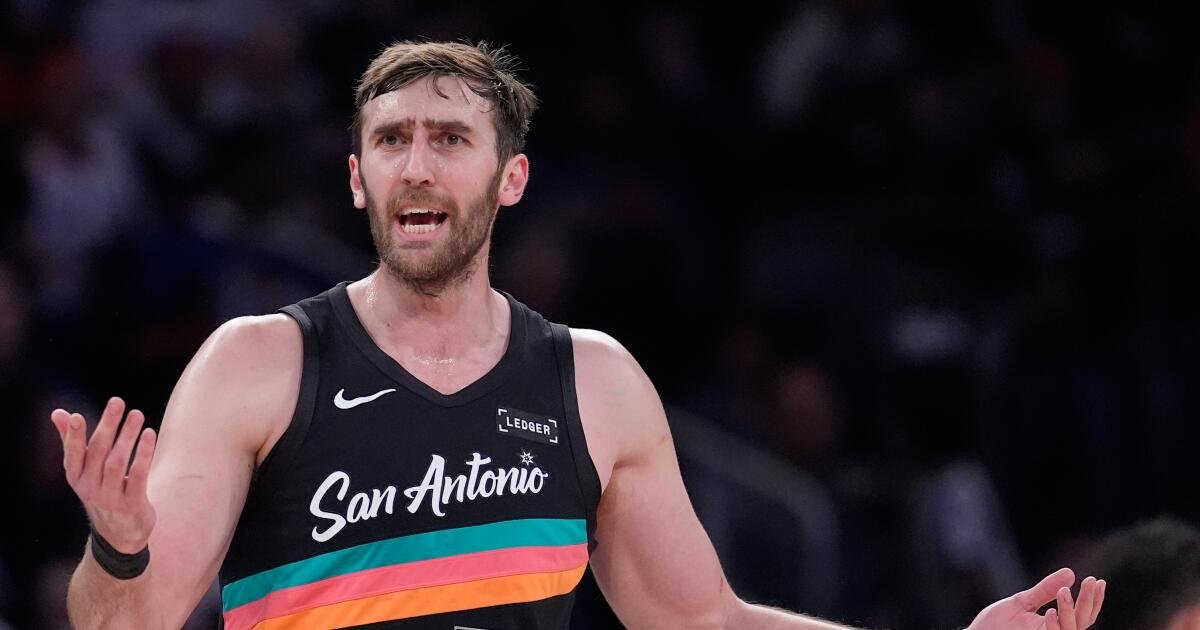 Luke Kornet of the Spurs Calls for Hawks to Reconsider ‘Magic City Monday’ Partnership with Strip Club