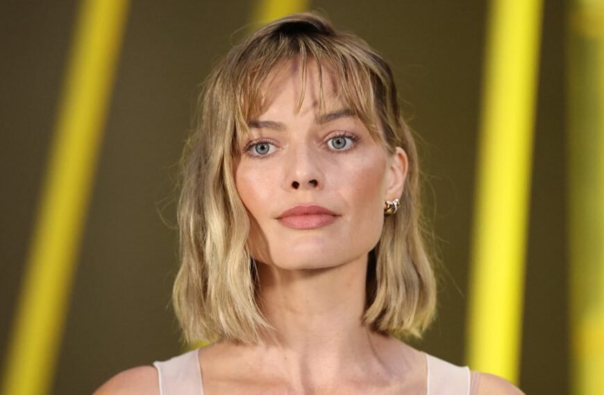 Margot Robbie's Stylish Wine-Red Tote: Your Ideal Travel Companion