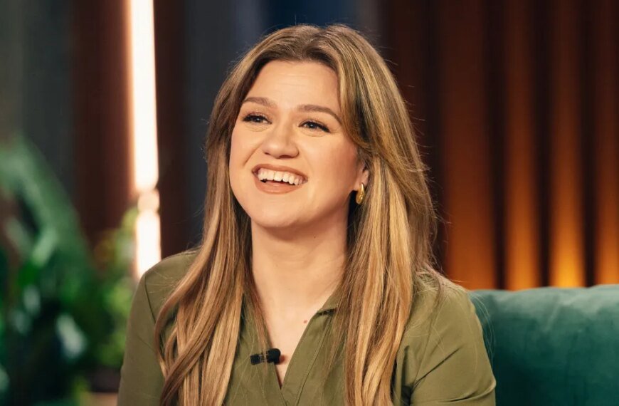 Martha Stewart and Kelly Clarkson Show Why Comfy Pants are a Spring Essential for 2026