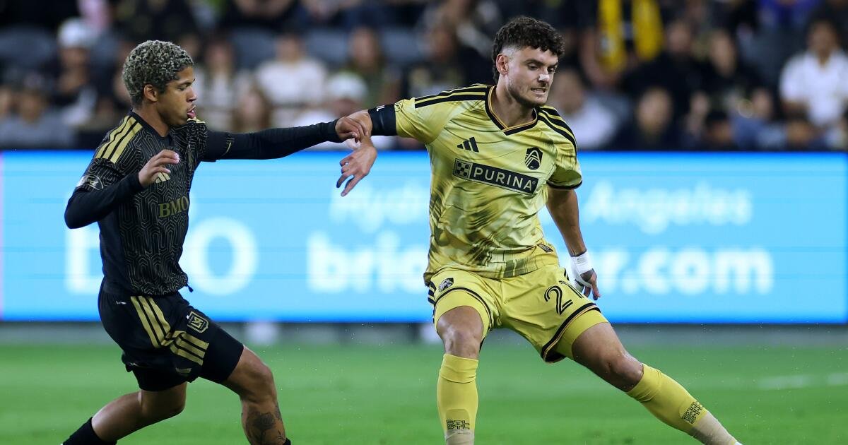 Mathieu Choiniere Shines with Two Goals in LAFC Victory Against St. Louis City