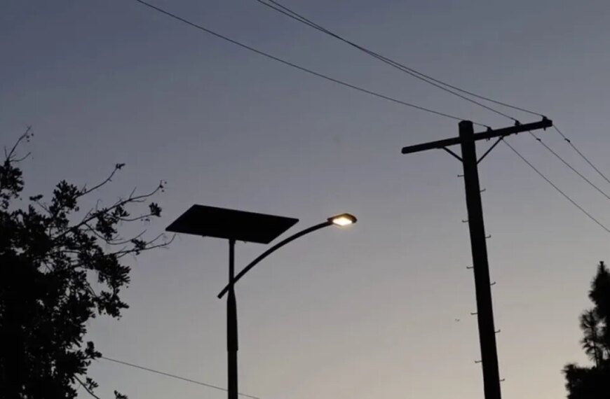 Mayor Bass Approves 60,000 Solar Street Lights to Address LA's Backlog and Theft Issues