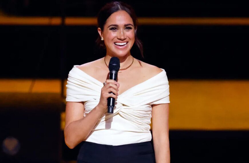 Meghan Markle's Chic 'Rich Mom' Top: 17 Stylish Alternatives to Shop Now