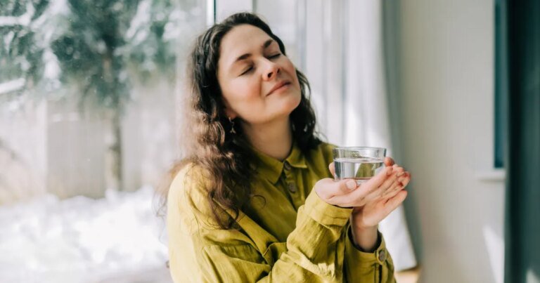 Natural Supplement to Help with Bloating, Fatigue, and Boost Your Mood and Metabolism