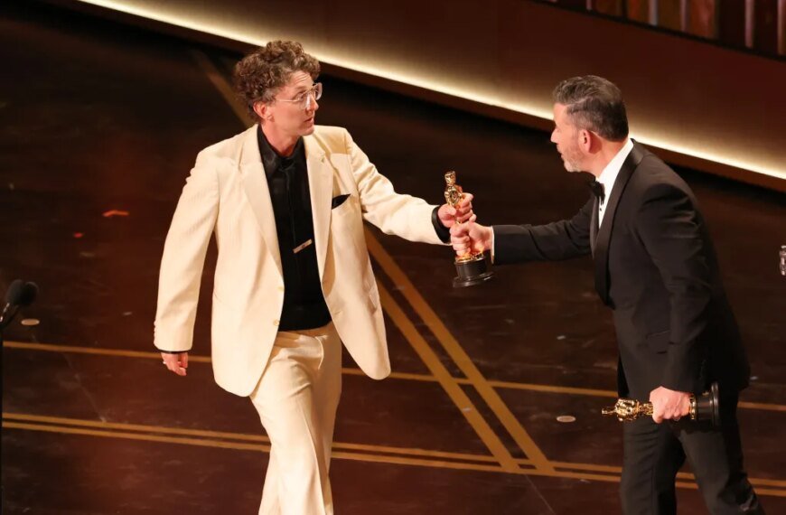 Oscars Embrace Political Moments: How Donald Trump’s Media Critique Sparks Responses from Presenters and Winners During Turbulent Times