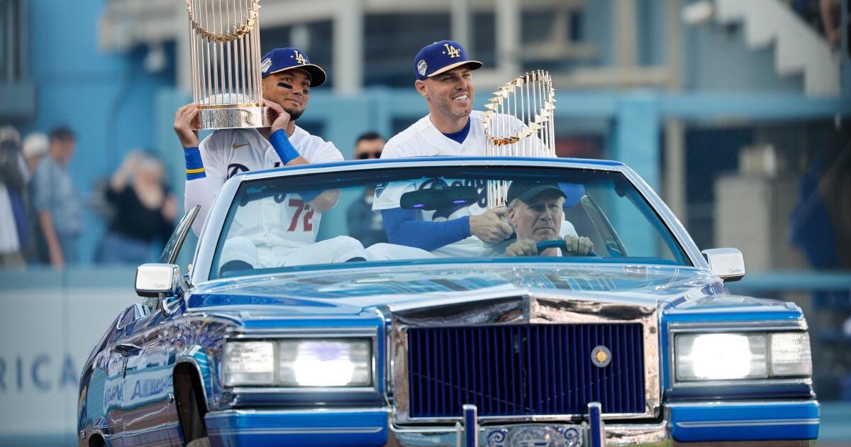 Plaschke: Dodgers Celebrate Championship Titles on a Bright Opening Day