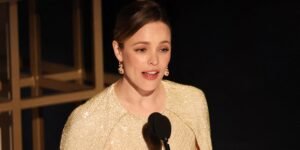 Rachel McAdams Stuns at the Oscars in a Gorgeous Gilded Dress After a Decade Away