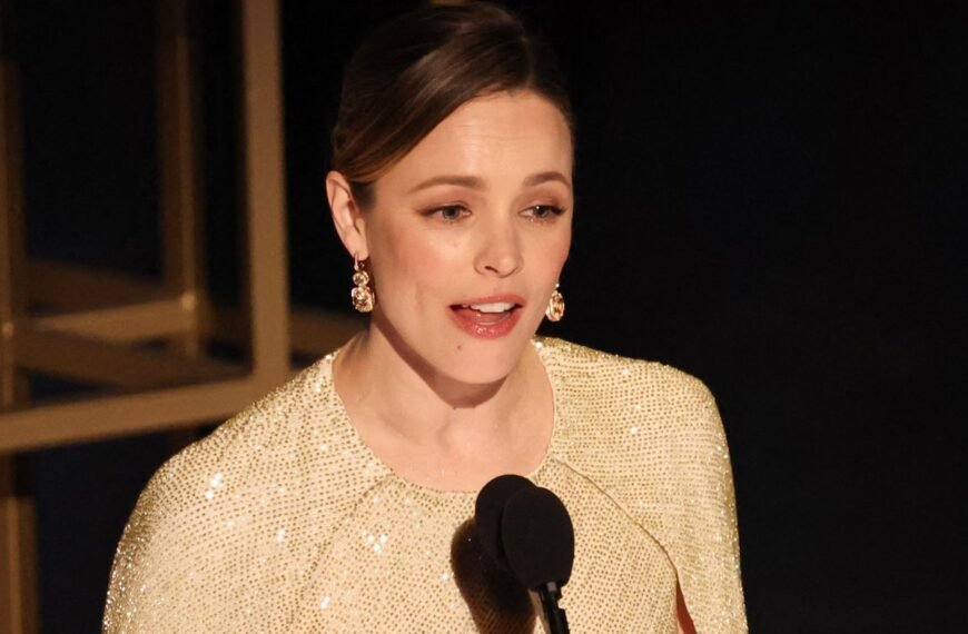Rachel McAdams Stuns at the Oscars in a Gorgeous Gilded Dress After a Decade Away